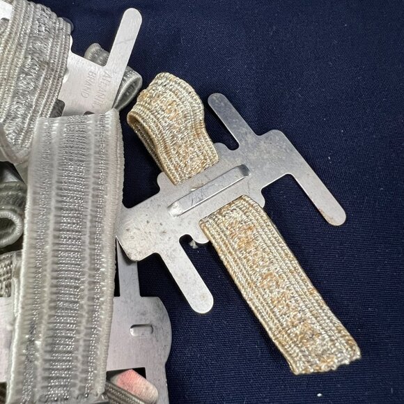 Set Of 30 Silver Wristlet Corsage Clips With Elastic Bands For Floral Arrangemen - Picture 3 of 4